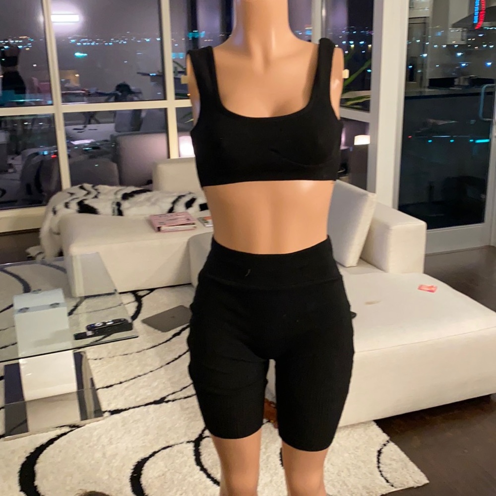 A black set size small